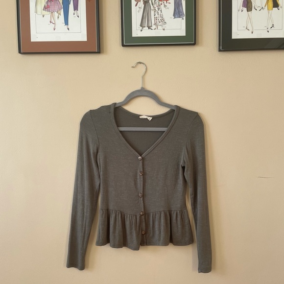 Olive green flowy peplum top - Picture 2 of 4